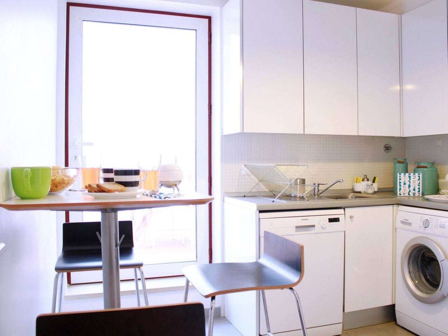 Joivy Modern 1-Bed Apt With Terrace, Moments From Sao Bento Palace Лиссабон Экстерьер фото